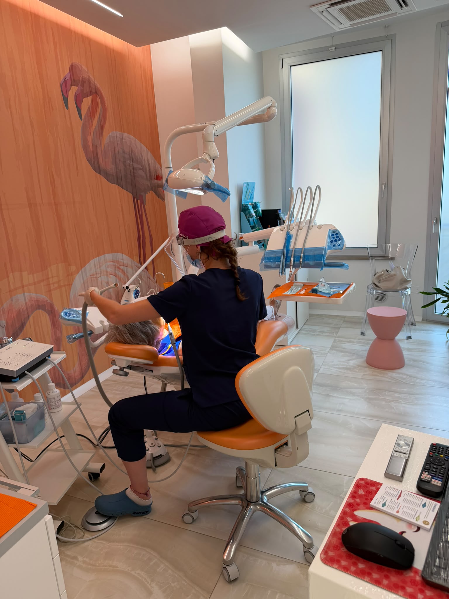 Dentista al lavoro nel nuovo Studio Dentistico Mascherini