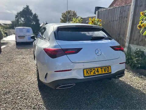 Mercedes-Benz CLA 220 AMG Line Shooting Brake photo 5