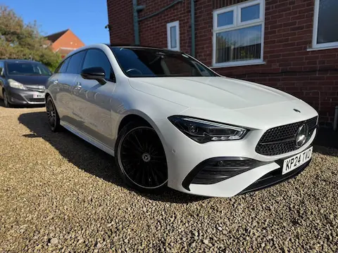 Mercedes-Benz CLA 220 AMG Line Shooting Brake photo 7