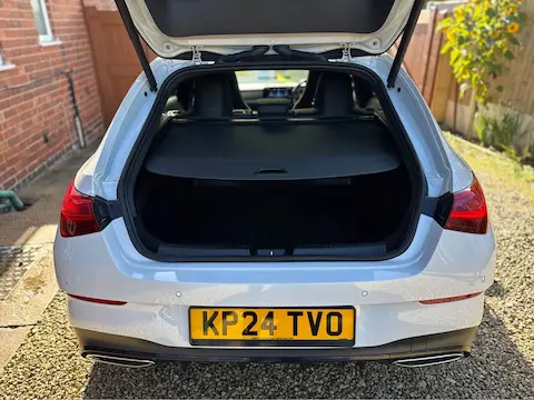 Mercedes-Benz CLA 220 AMG Line Shooting Brake photo 6