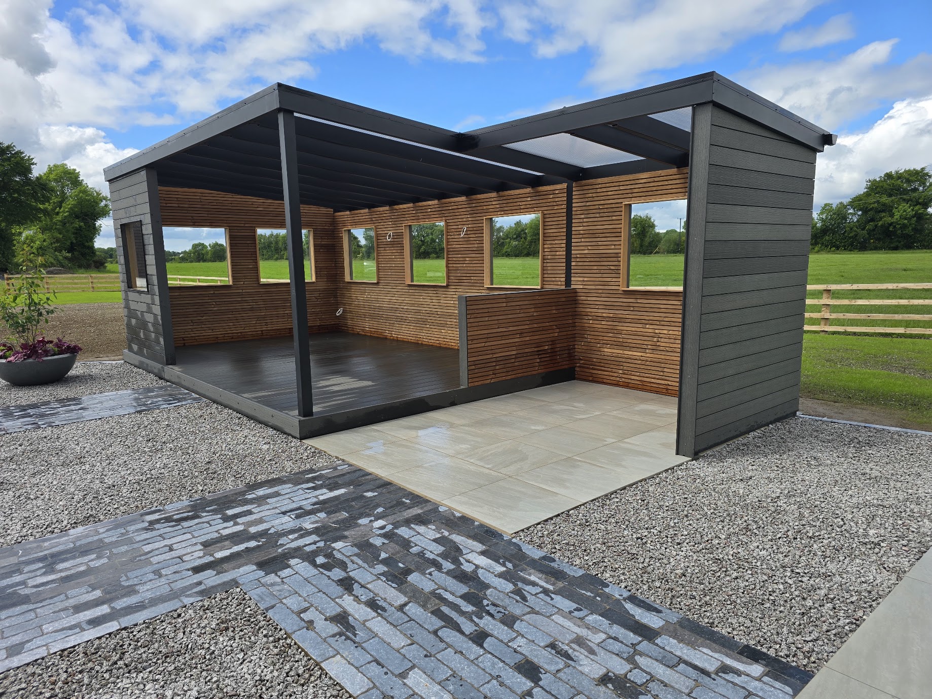 Luxury Outdoor Living gallery 4