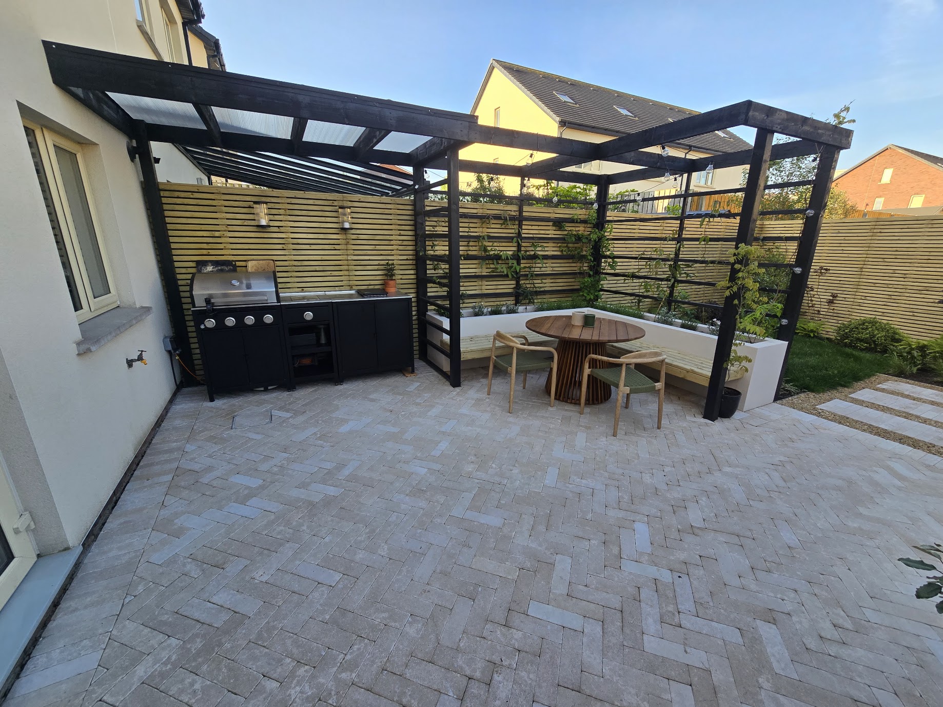 Contemporary Courtyard gallery 3