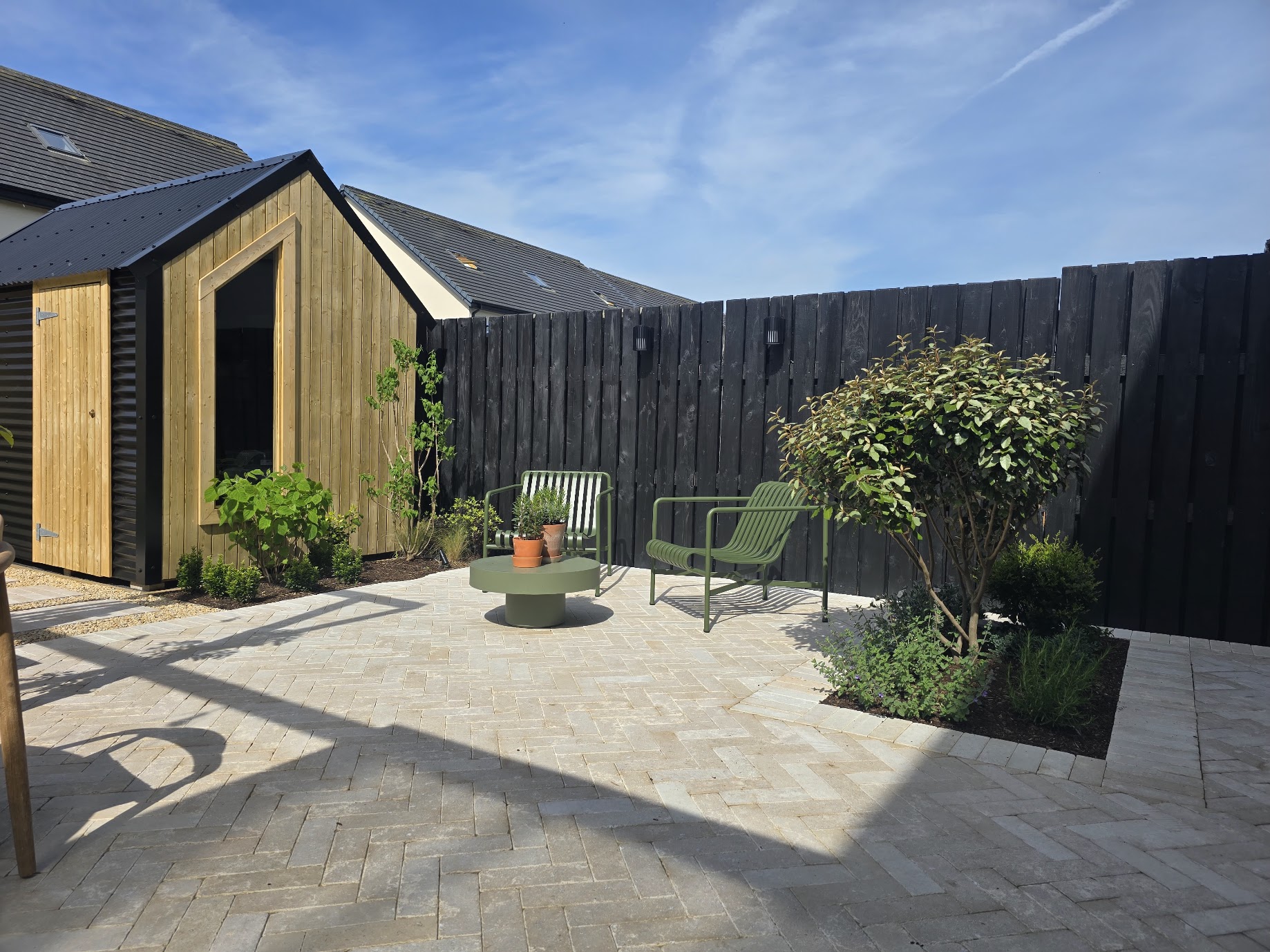 Contemporary Courtyard gallery 6