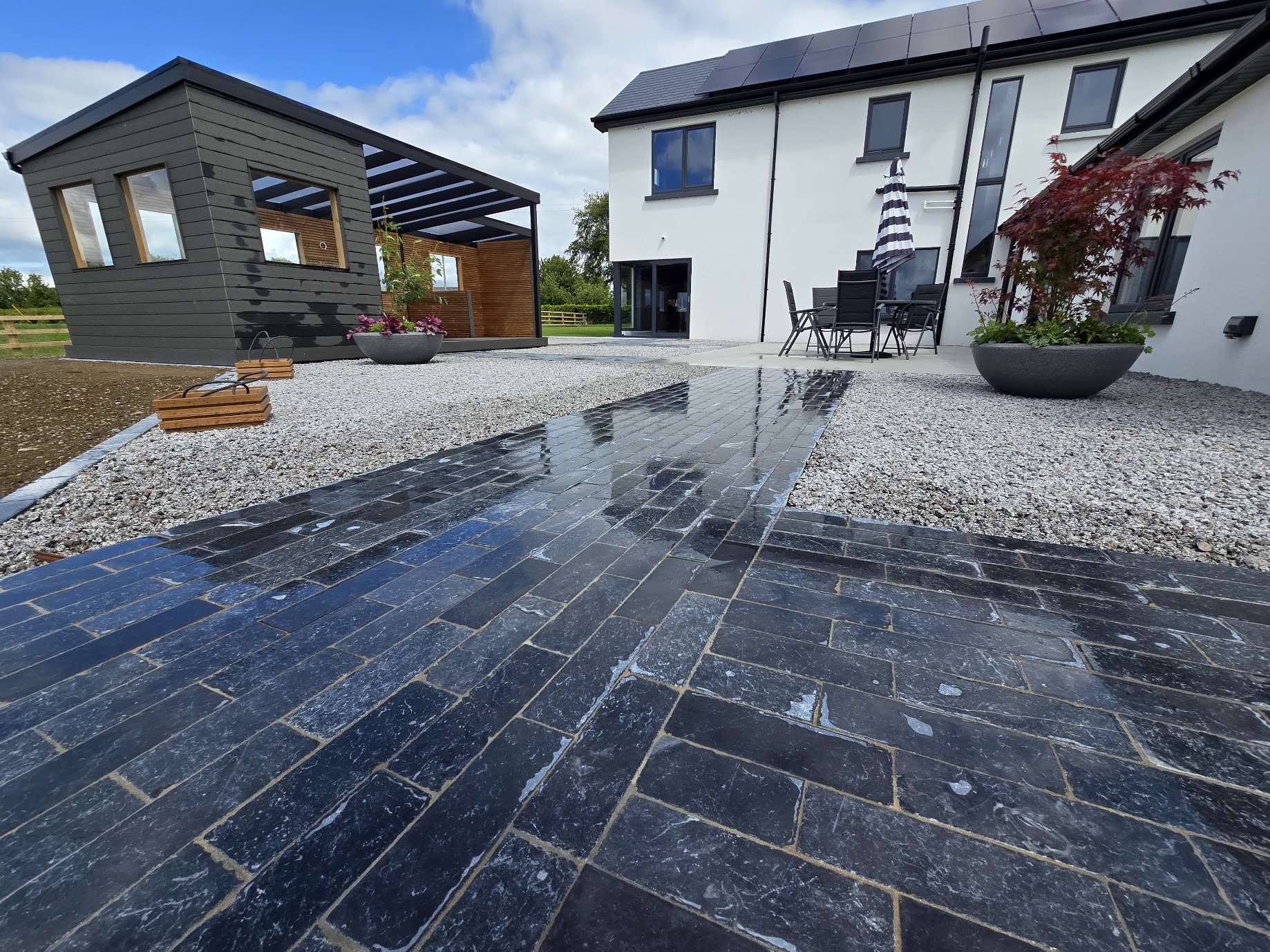 Luxury Outdoor Living gallery 9