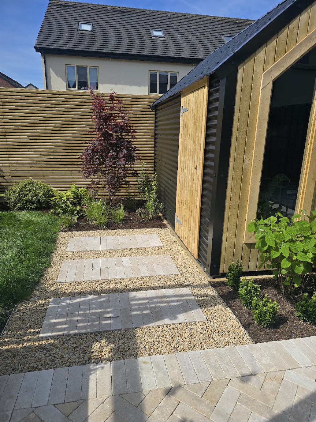 Contemporary Courtyard gallery 8