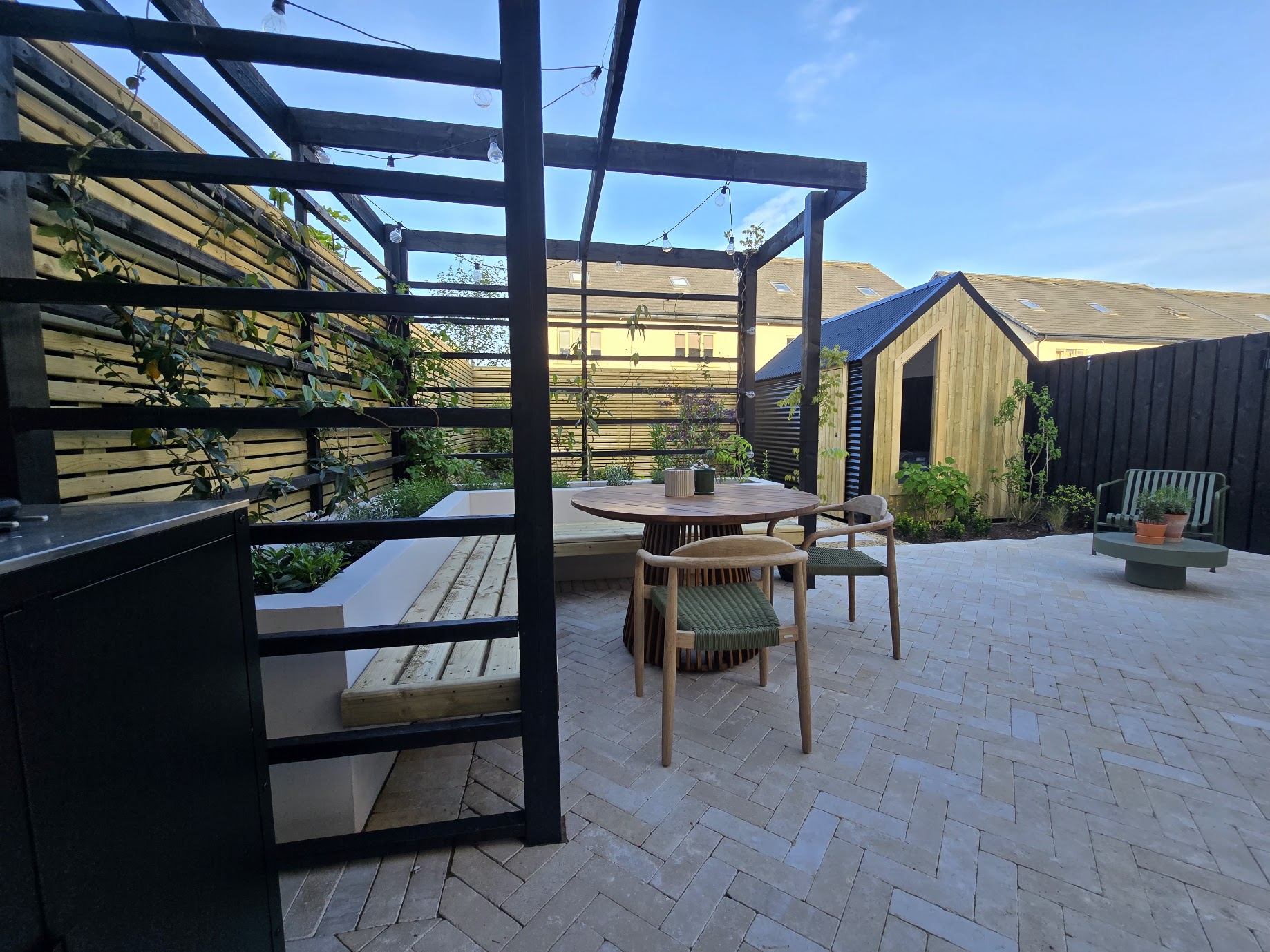 Contemporary Courtyard gallery 5
