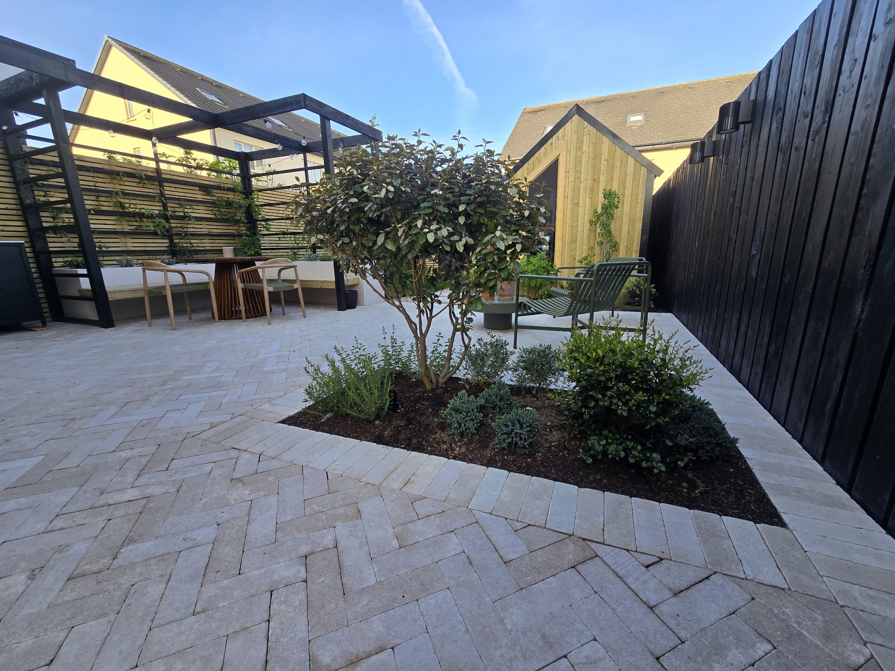 Contemporary Courtyard gallery 4
