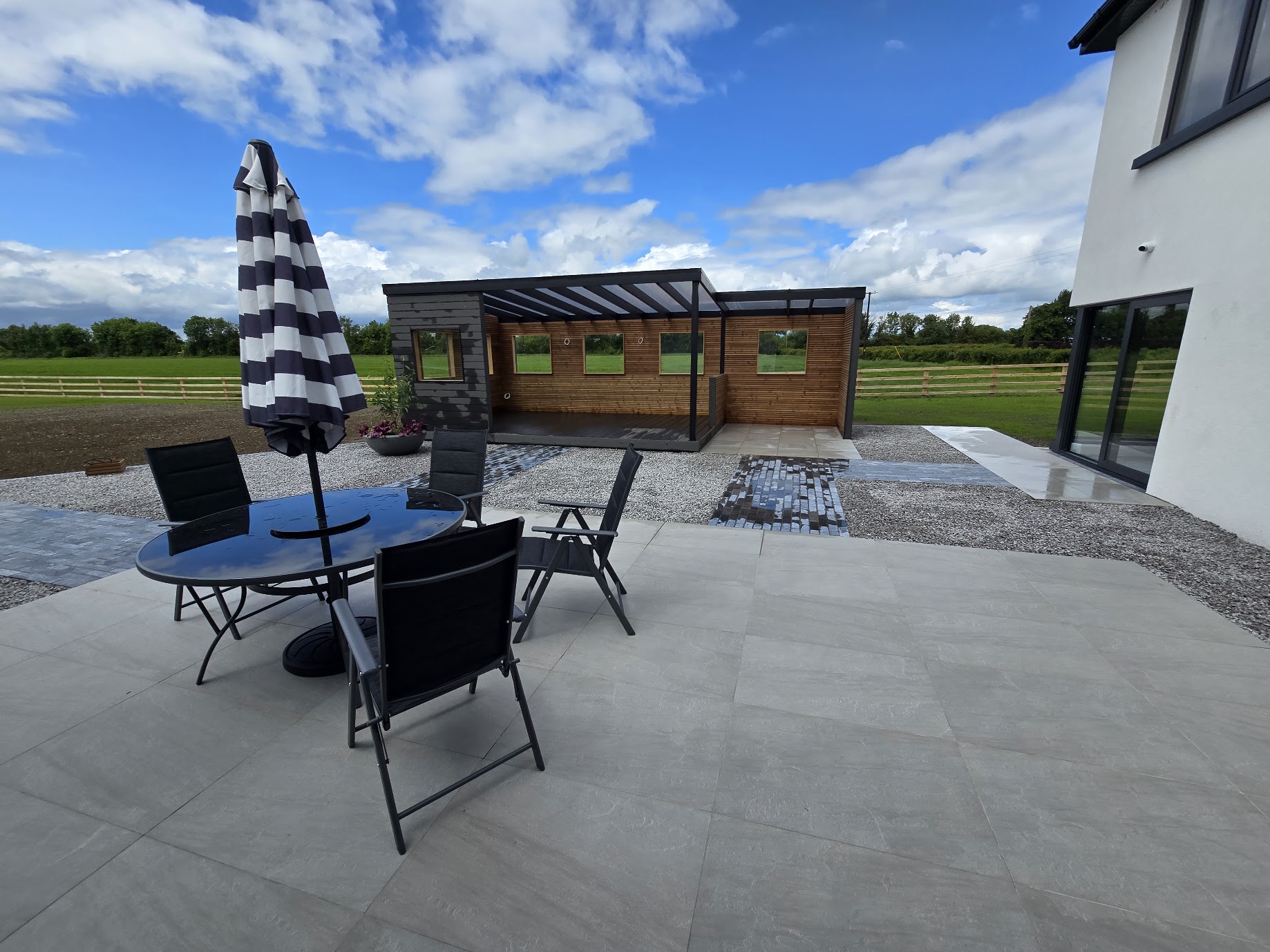 Luxury Outdoor Living gallery 7