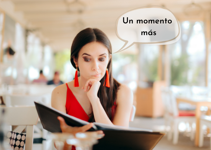 Un momento más — how to ask for more time to order food in Spanish at a restaurant in Mexico, a useful Spanish restaurant phrase for expats dining out
