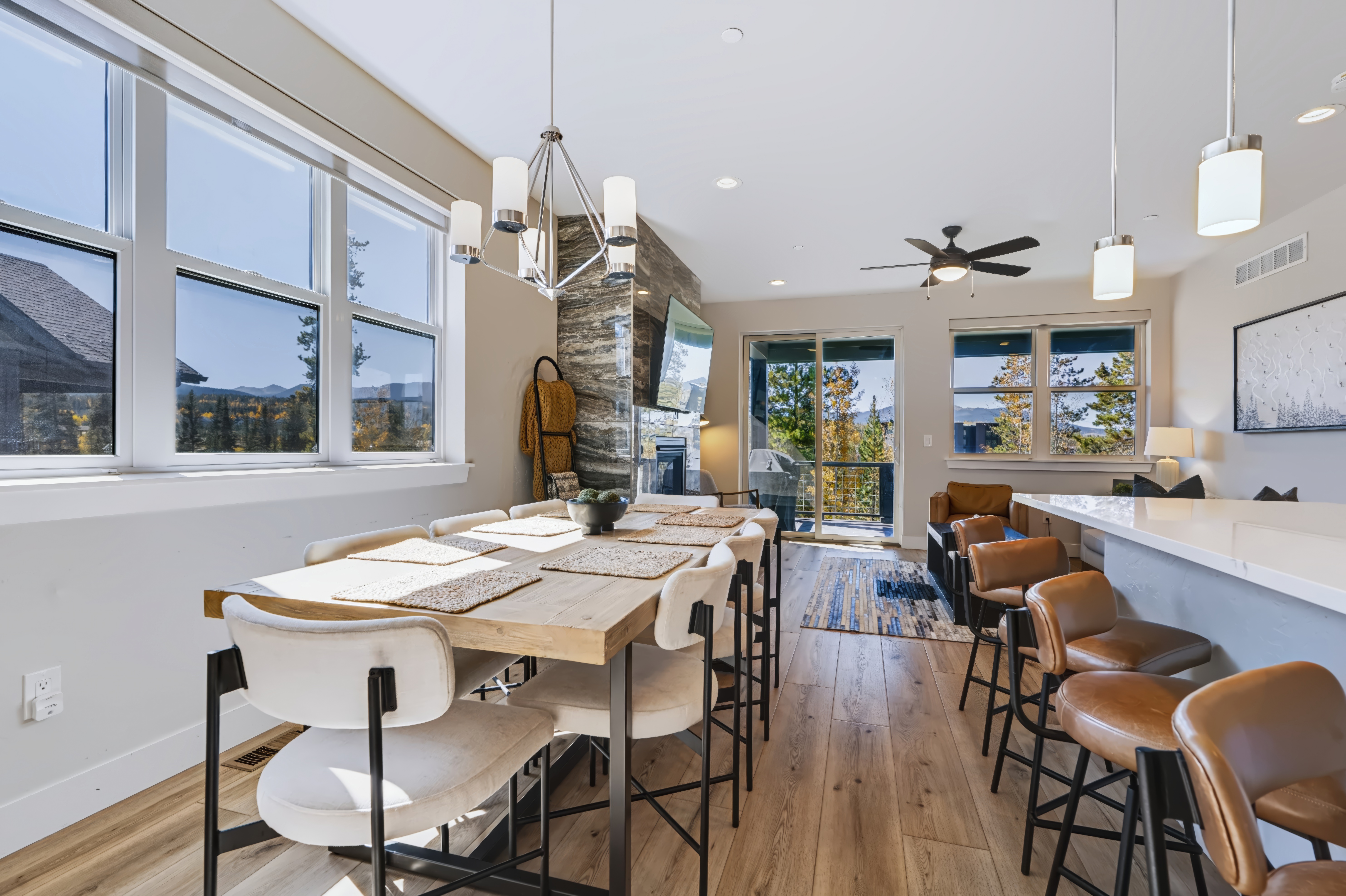 Sunlit Dining & Kitchen Bar