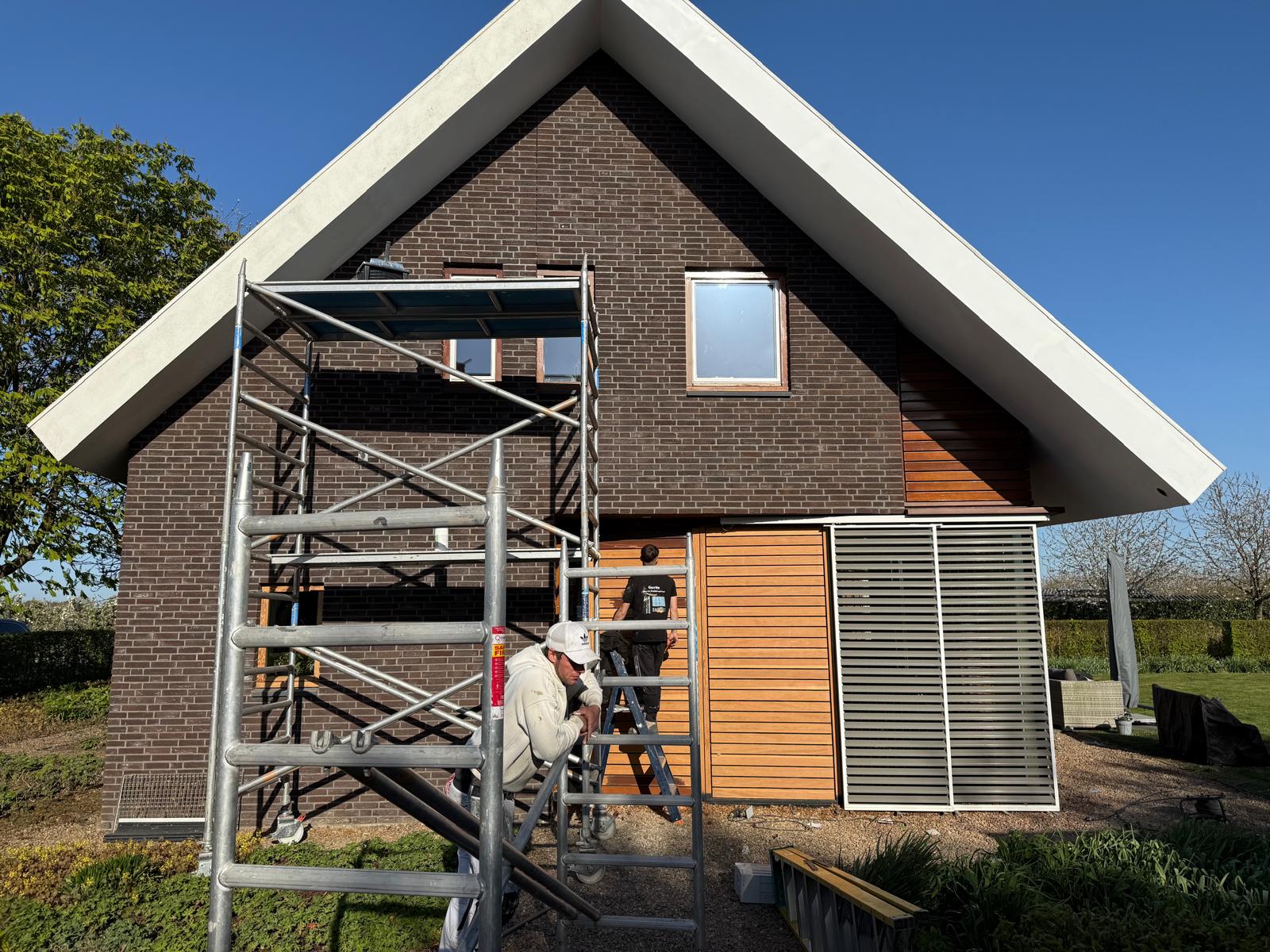 Schilderwerk woning met steiger — Gerrits Schilderwerk en Onderhoud Arnhem