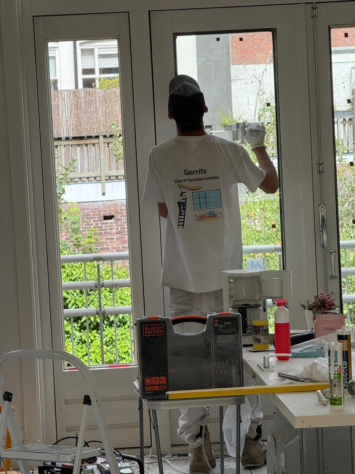 Binnenschilderwerk in uitvoering — Schilderwerk Binnen in Arnhem en omgeving — Gerrits Schilderwerk en Onderhoud