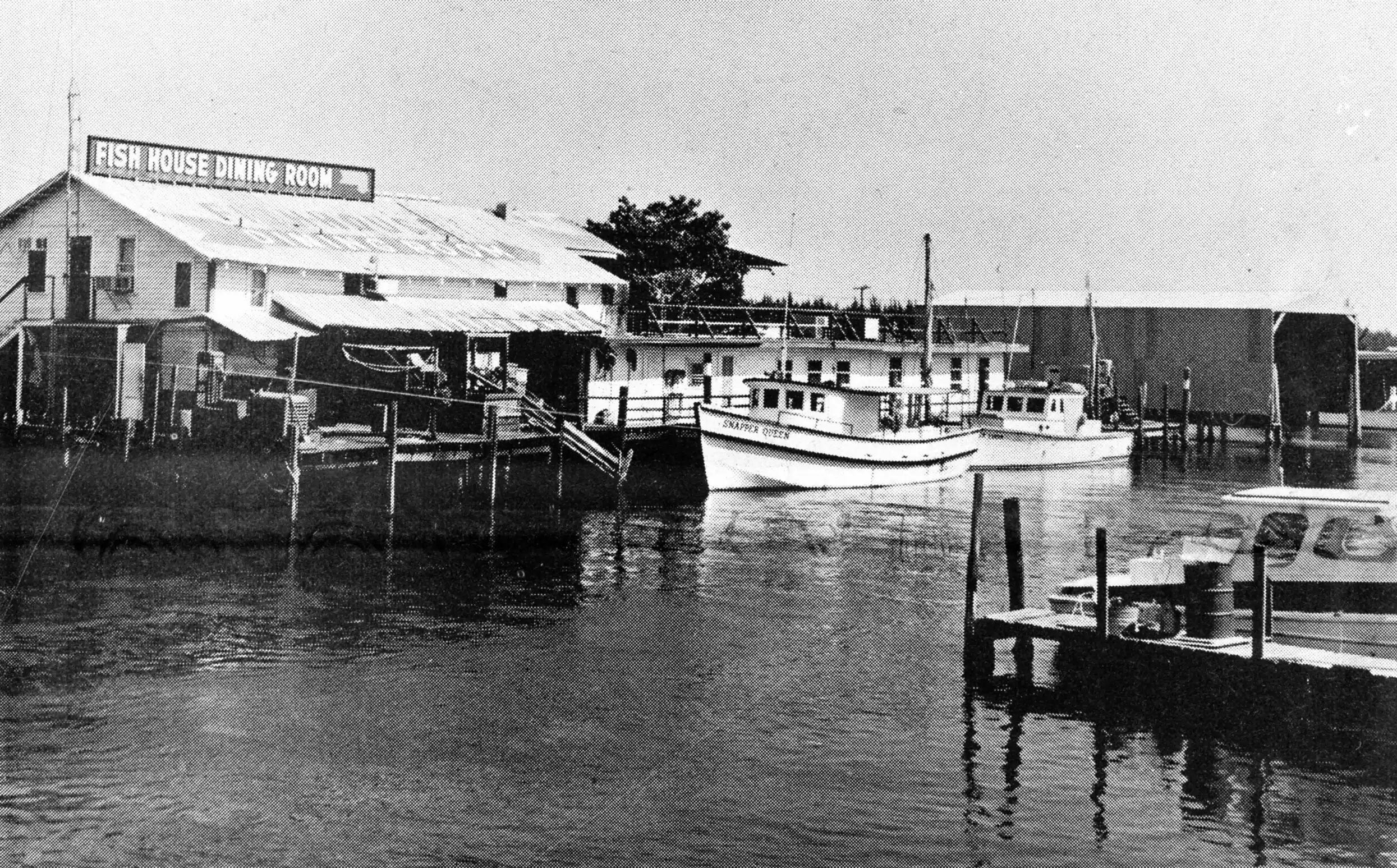 Pat Combs' Fish House Dining Room and boats along Naples Bay in 1953