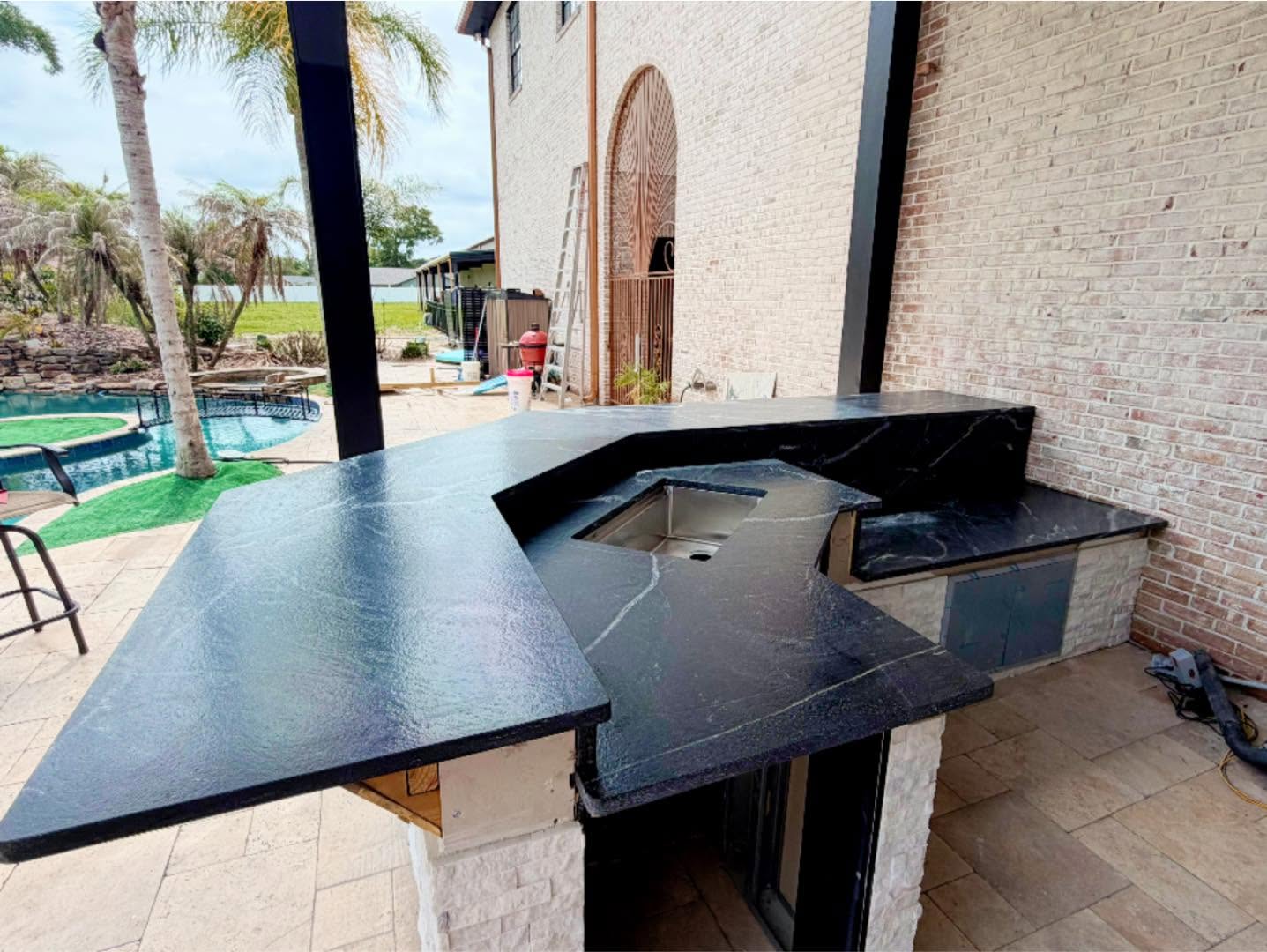 Luxury Outdoor Kitchen - Image 4