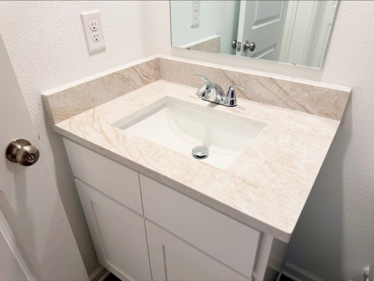 Natural Quartz Kitchen - Image 3