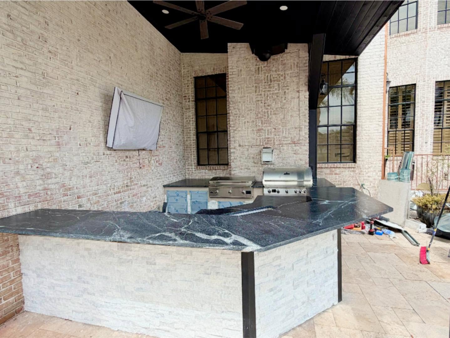 Luxury Outdoor Kitchen - Image 1