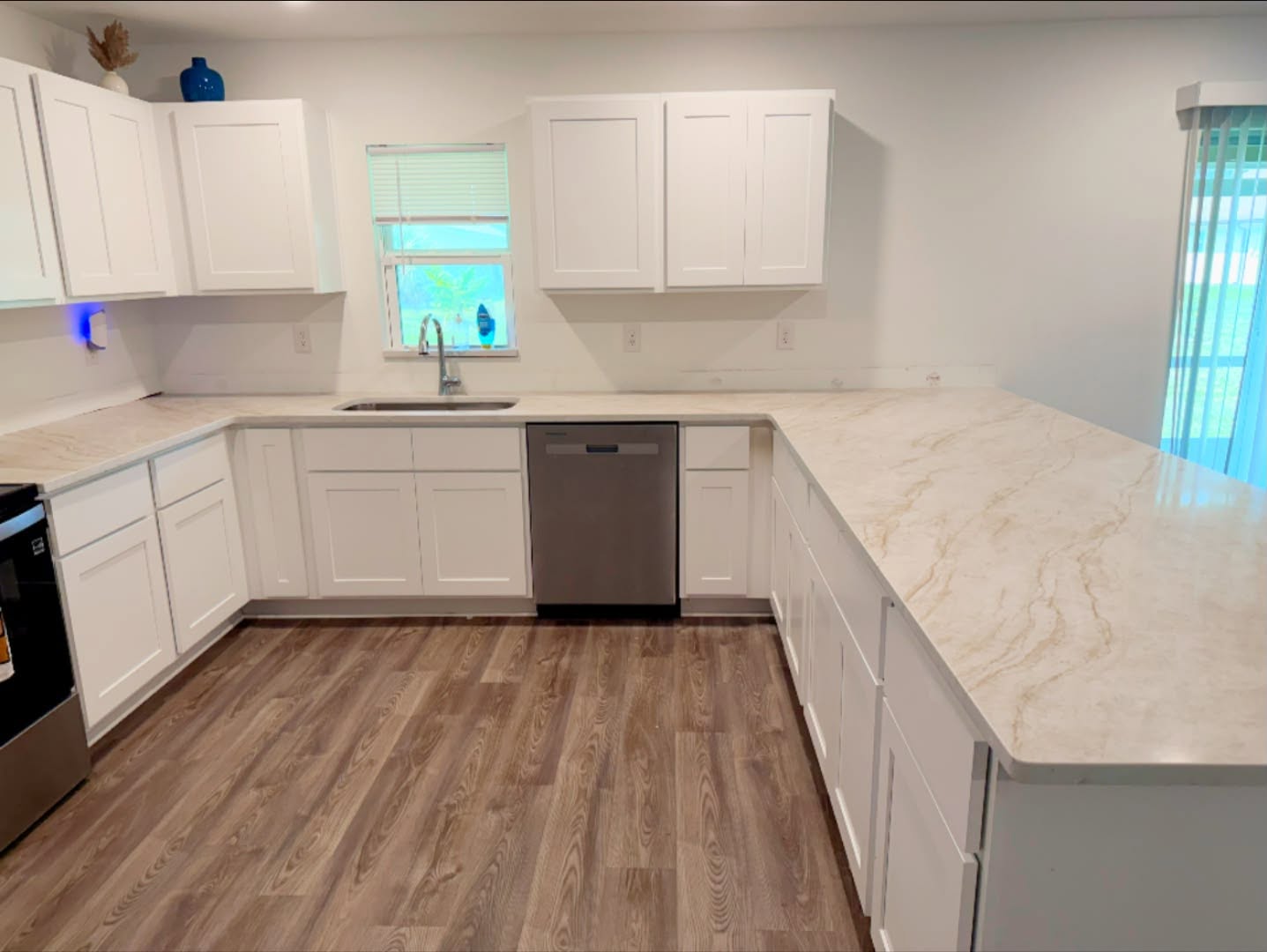 Natural Quartz Kitchen - Image 2
