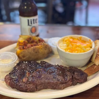 Delicious steak dinner