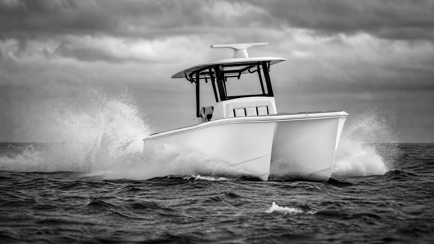 Halo 28 running offshore