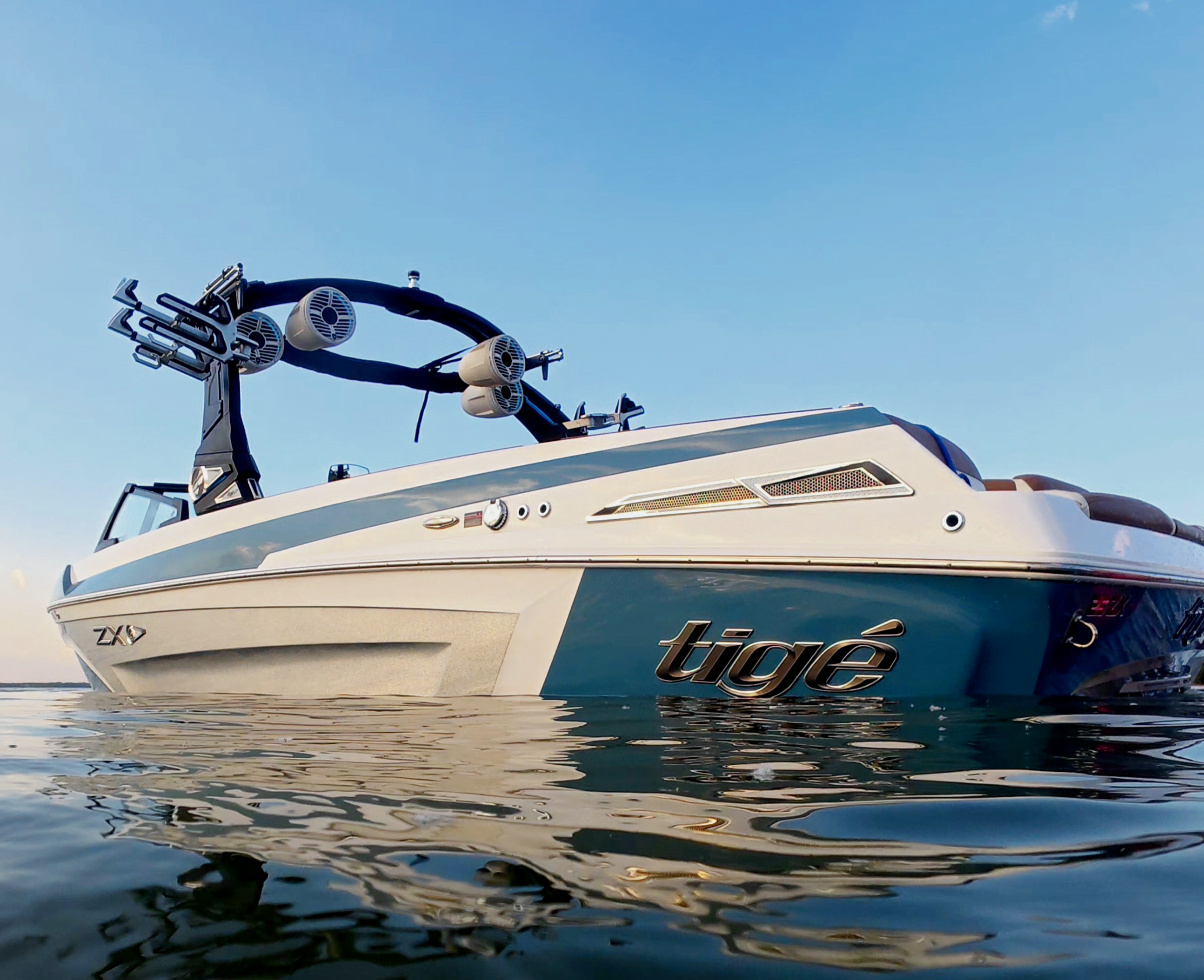 Tige 25ZX Surf Boat