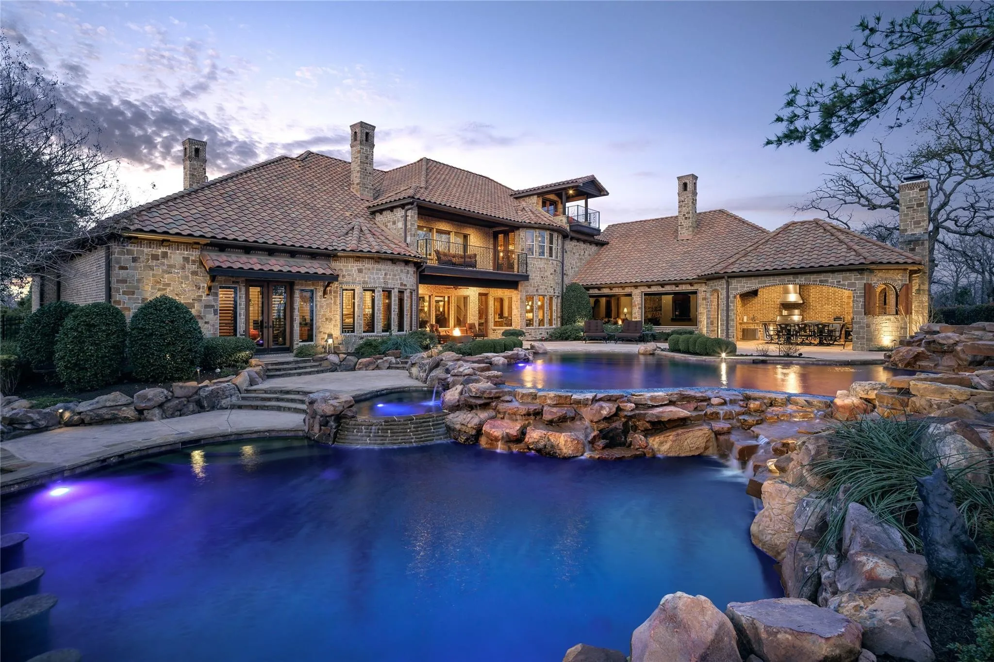 Pristine residential swimming pool in Dallas-Fort Worth, Texas