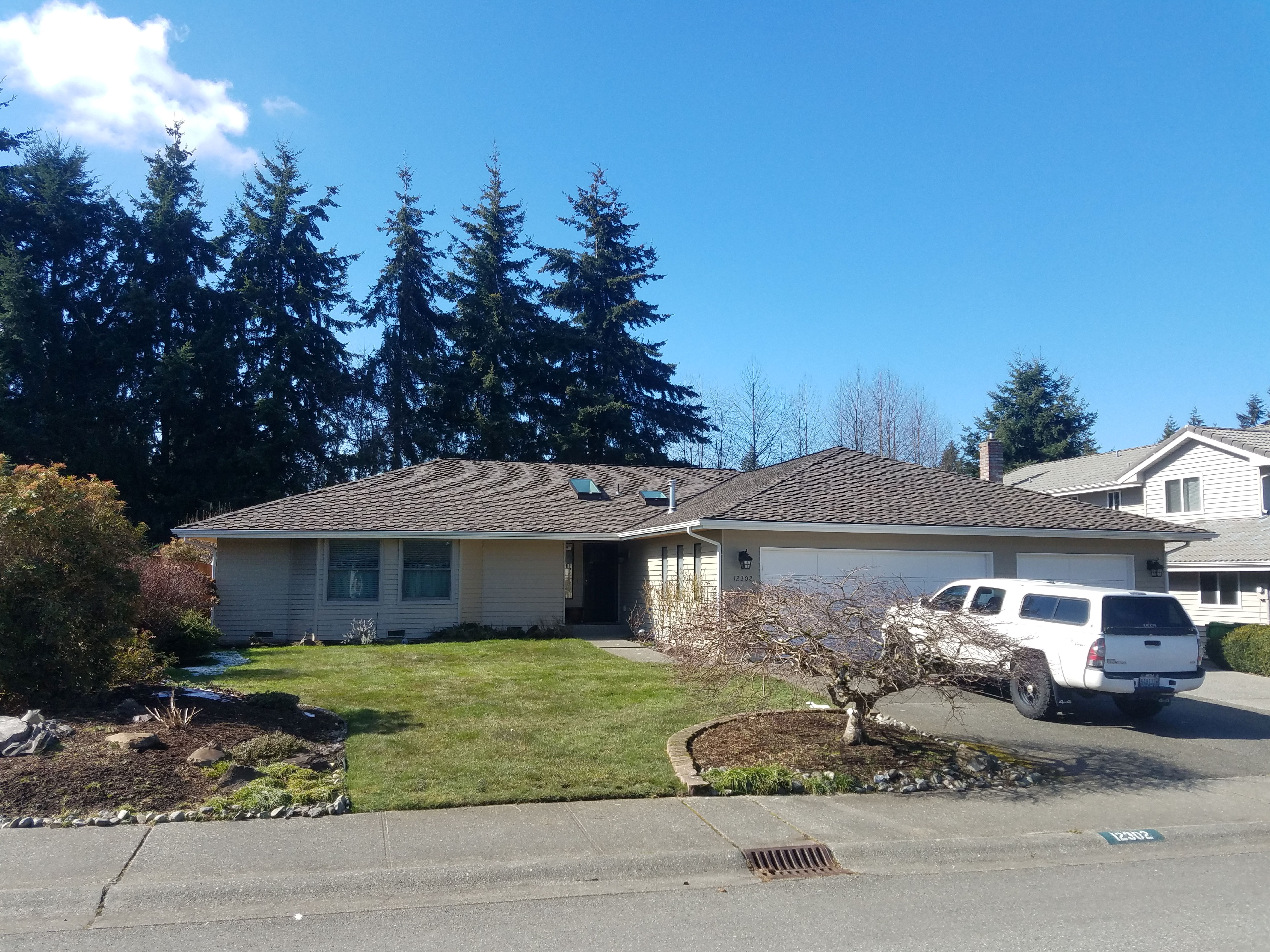 Architectural asphalt shingle roof installation on a Pacific Northwest home