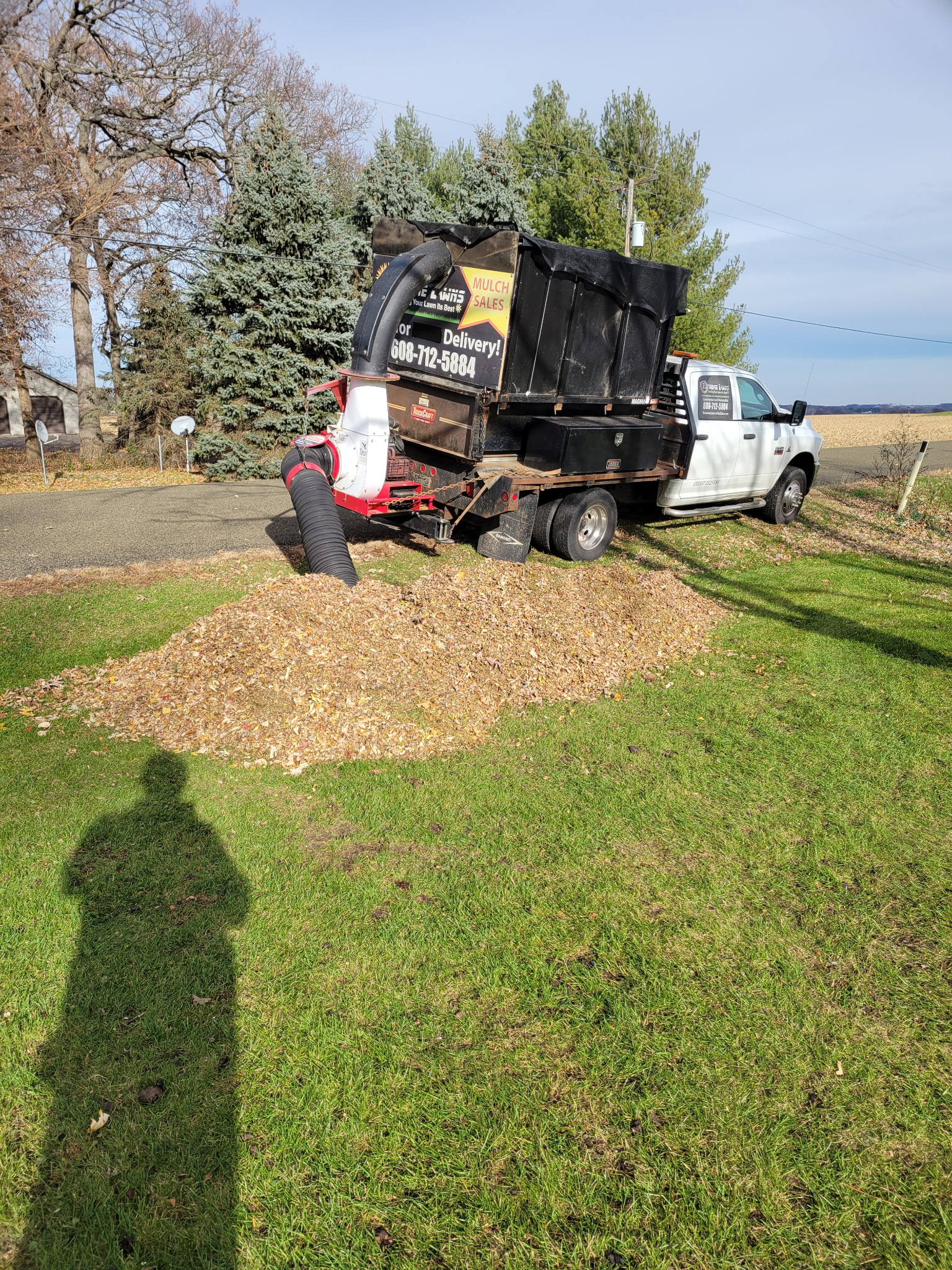 What is Fall Clean Up & Leaf Removal? - Extreme Lawns Sun Prairie WI