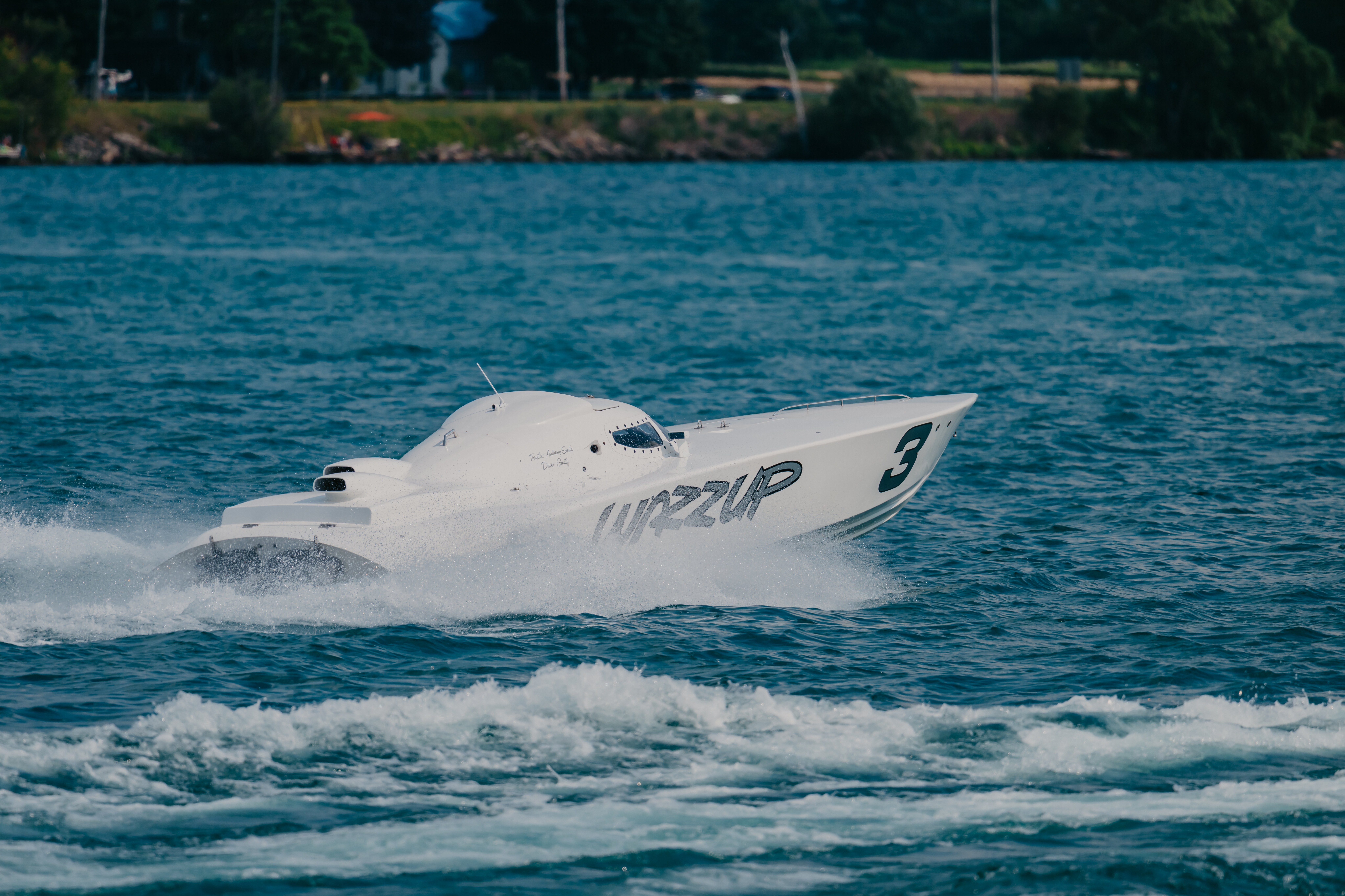 Wazzup Super Vee Bow Water Spray