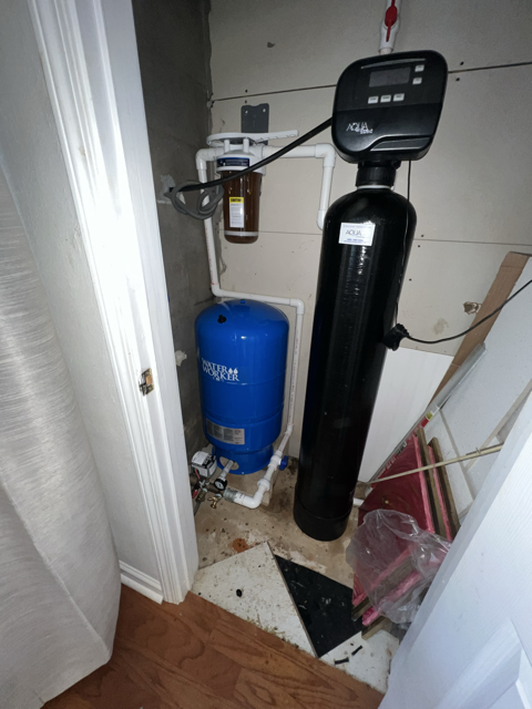 Pressure tank and whole-house water filtration system