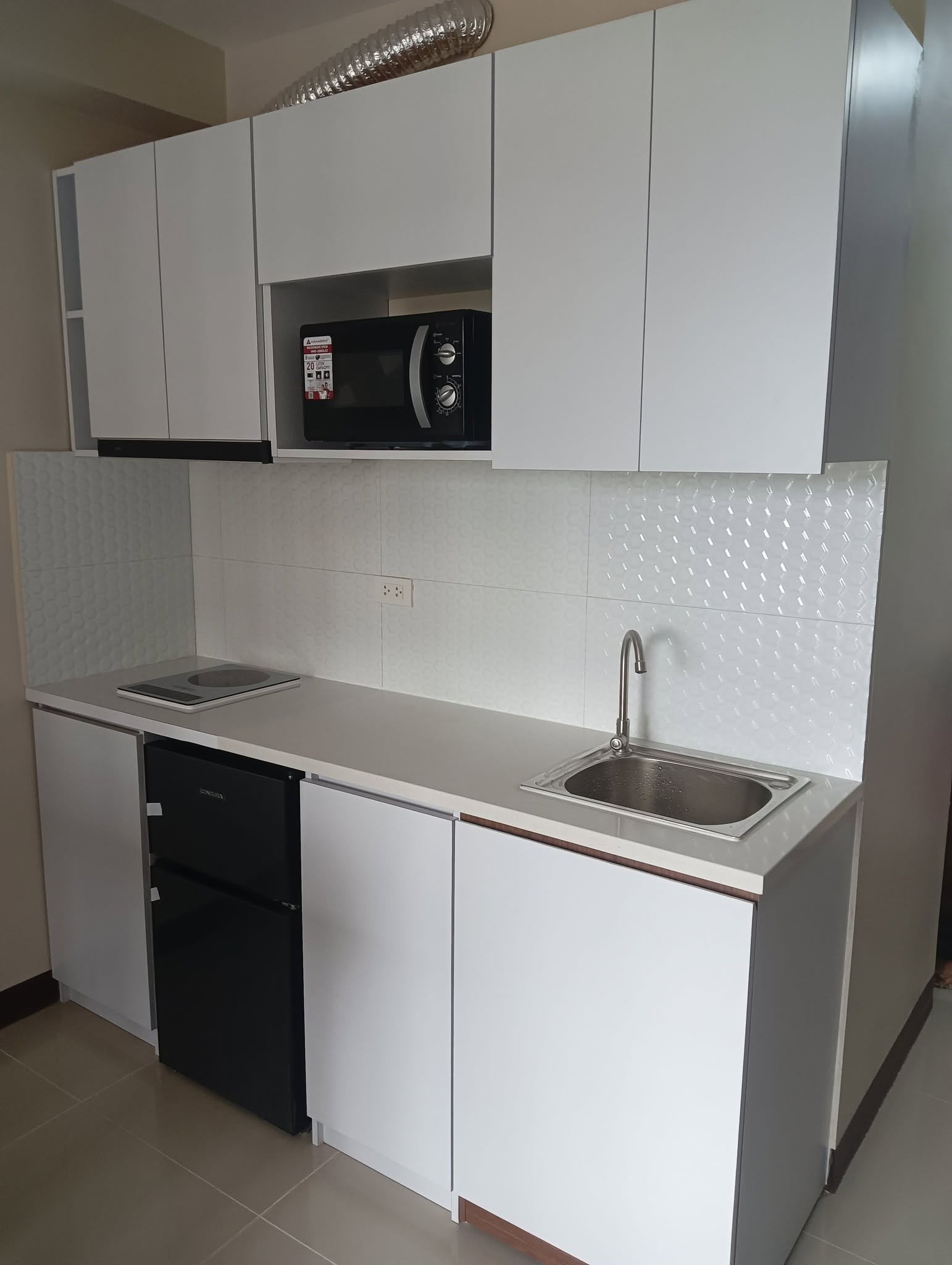 Compact Kitchenette with Full Appliance Integration