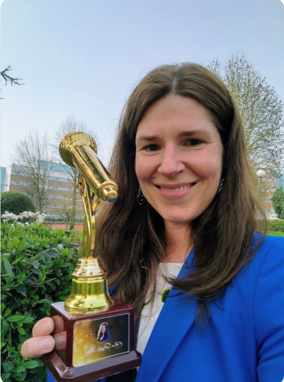 Ellen Duffy-Lueb with trophy