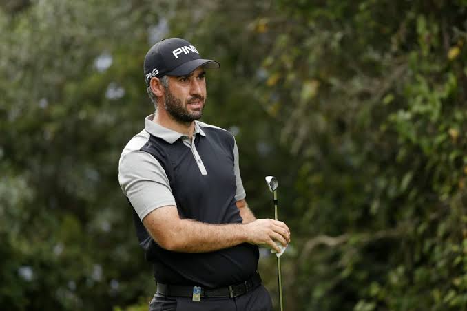 Oliver Farr professional golfer on course