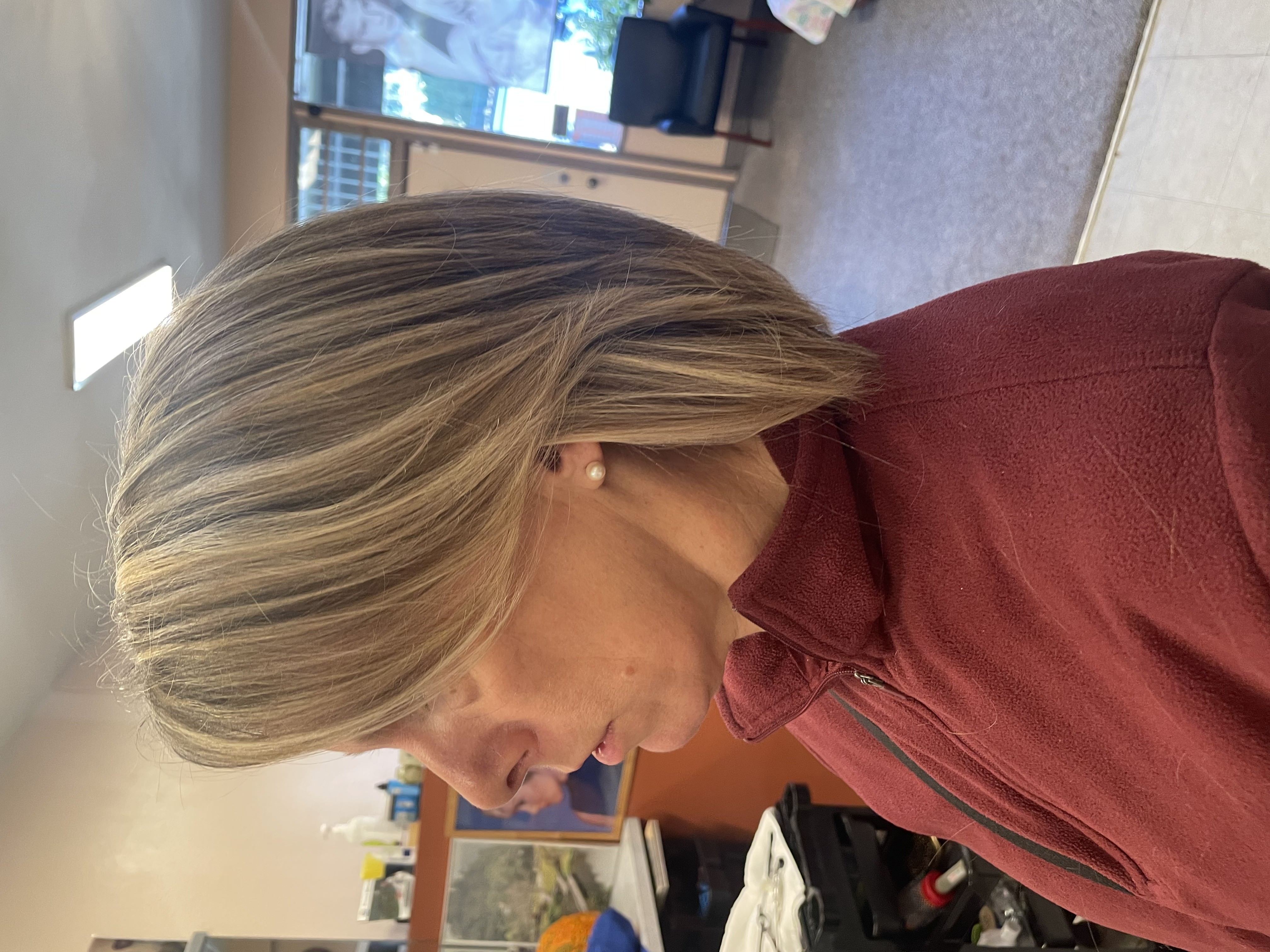Dimensional blonde highlights and layered haircut transformation in Edmonds, WA