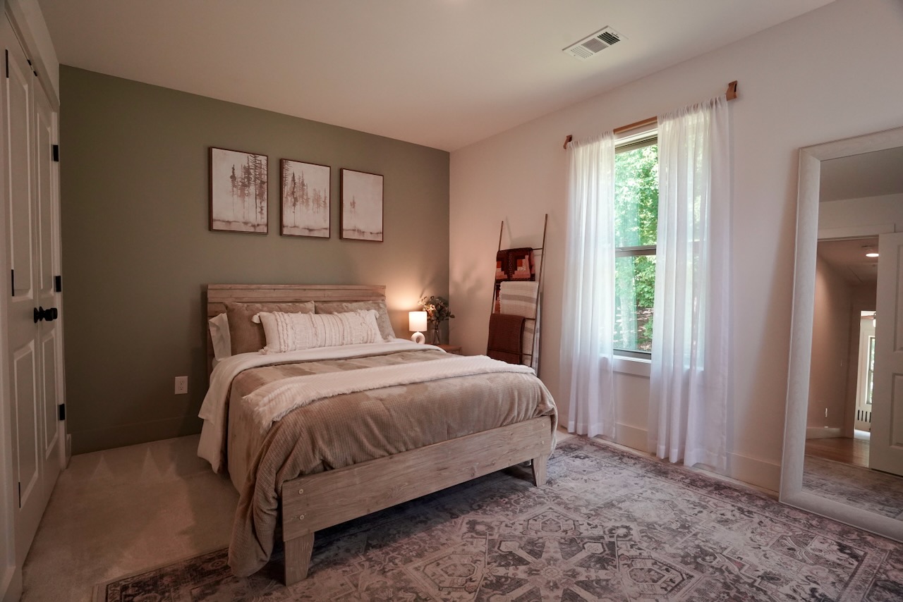 Amateur Photos - Guest Bedroom