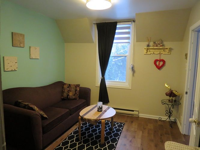 Suite Myosotis queen bedroom at La Bonne Adresse — Galerie de la chambre 2