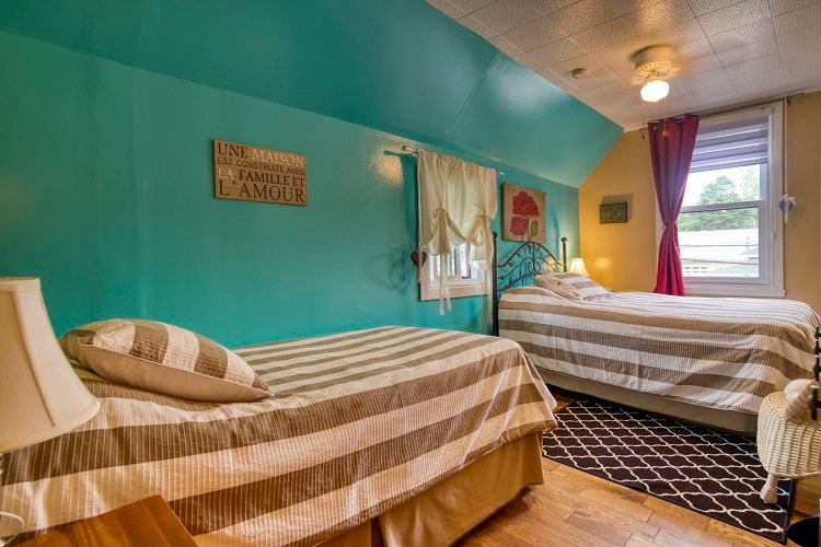 Pensée guest room at La Bonne Adresse