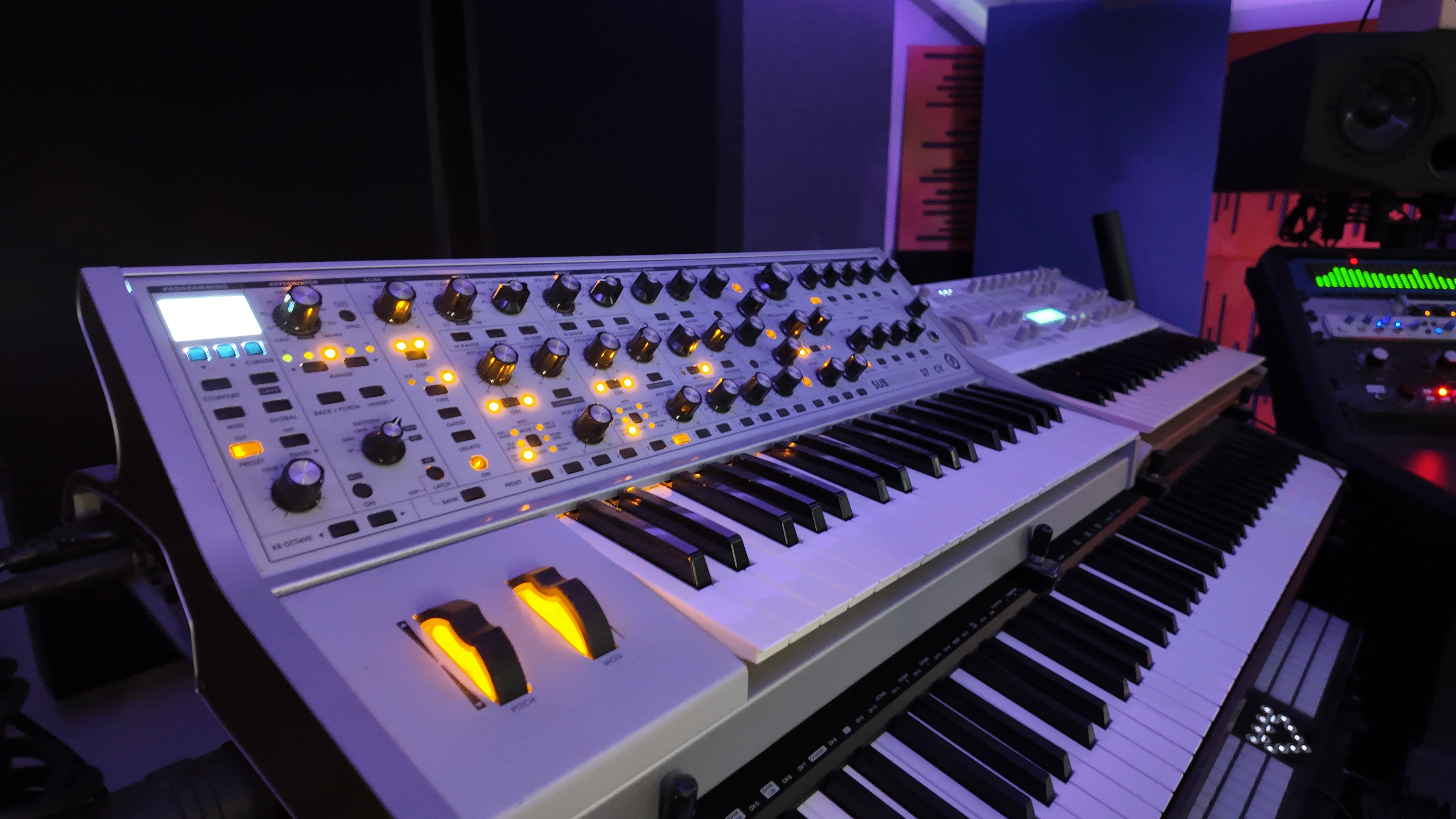 Synthesizers, keyboards and production workstation