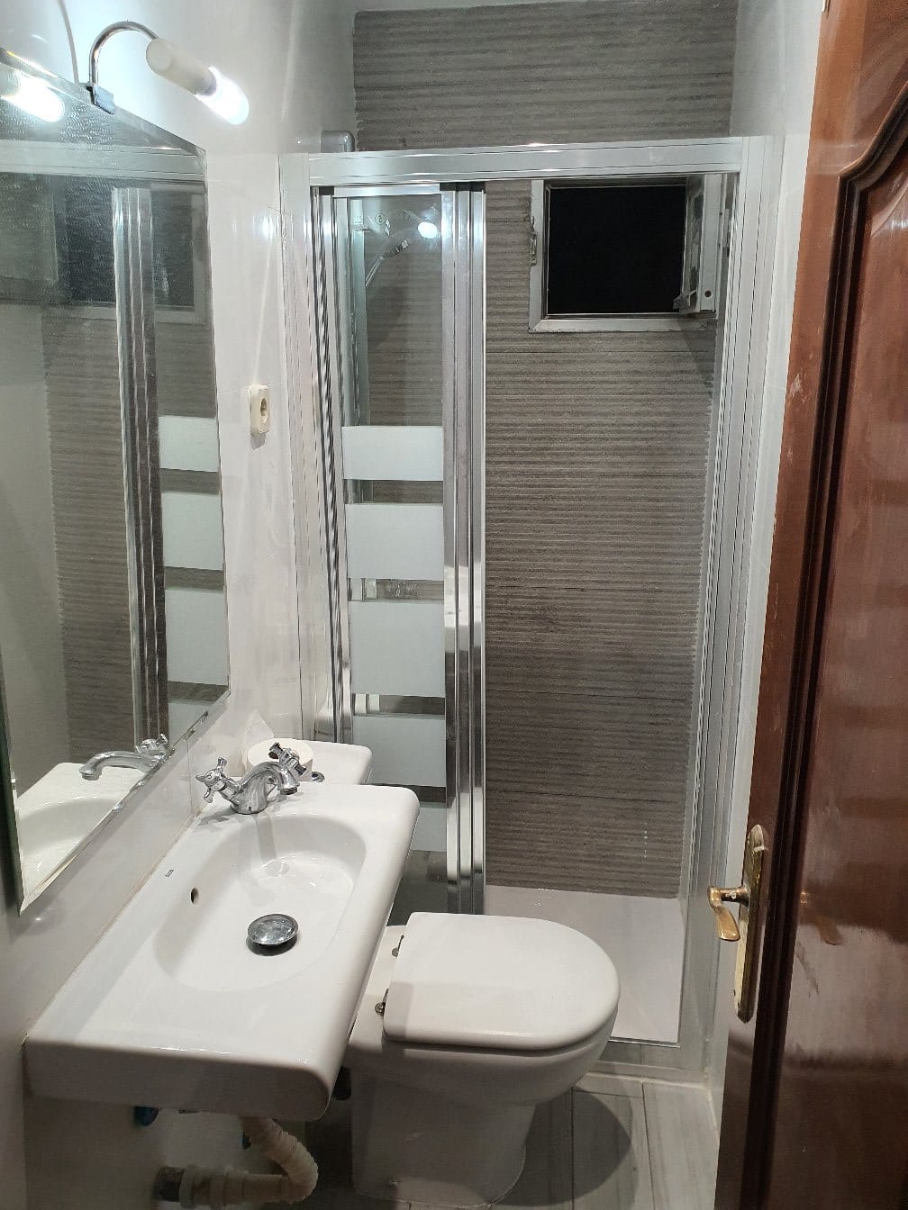 Baño reformado y terminado por R.M. Reformas y Mantenimiento en Madrid
