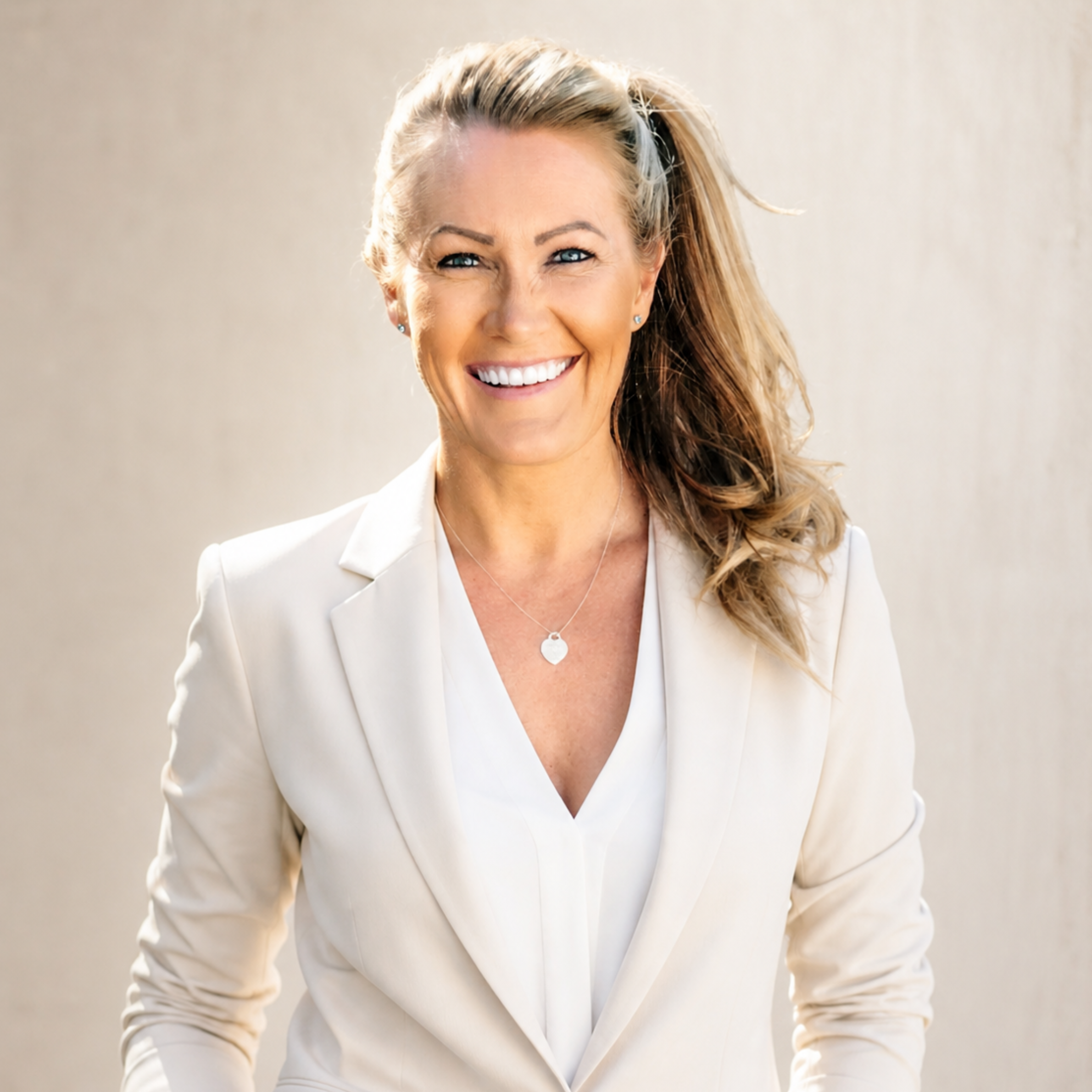 Lee Campbell, #1 Amazon Bestselling Author and manifestation trainer