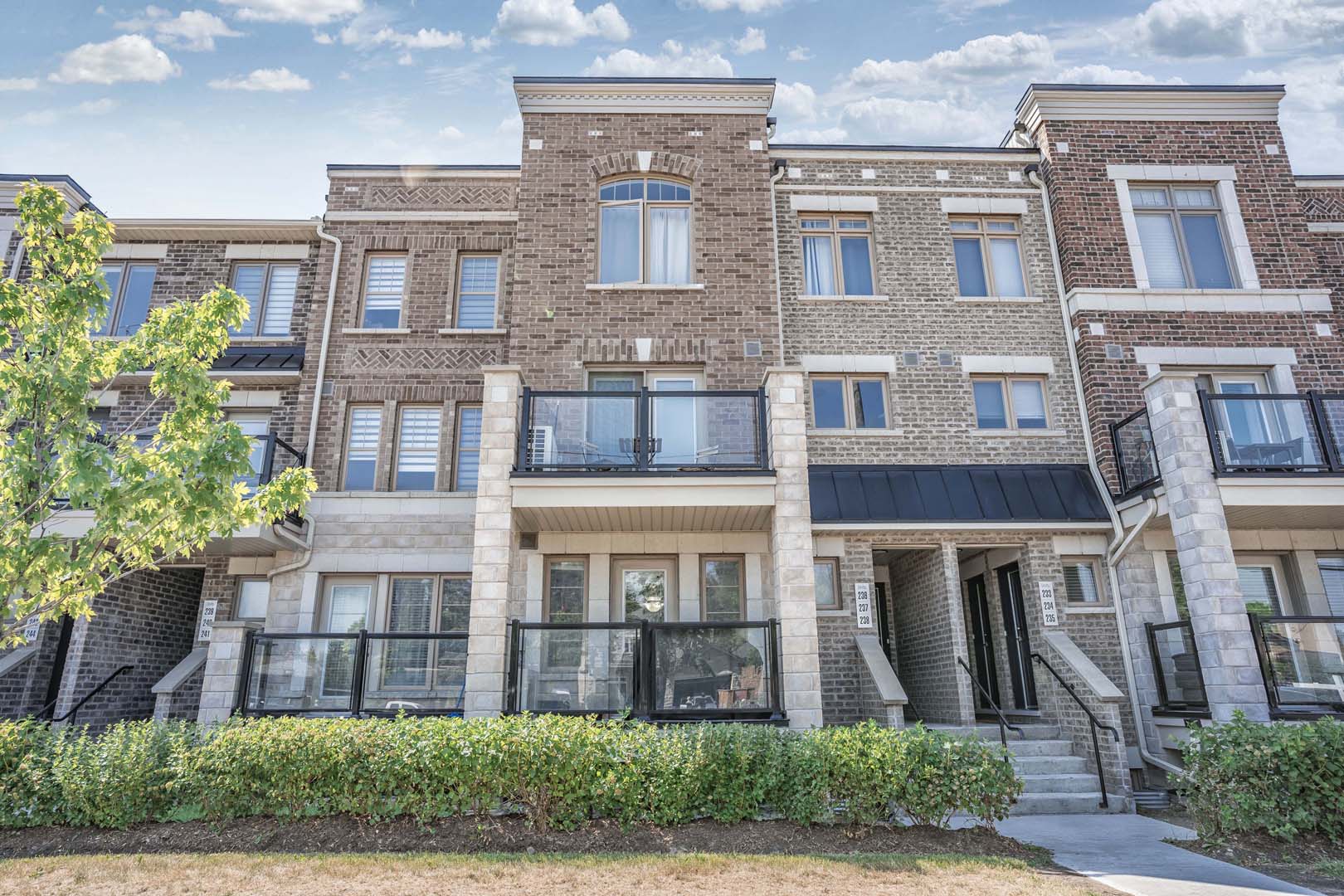 2355 Sheppard Ave W Unit 238 Exterior