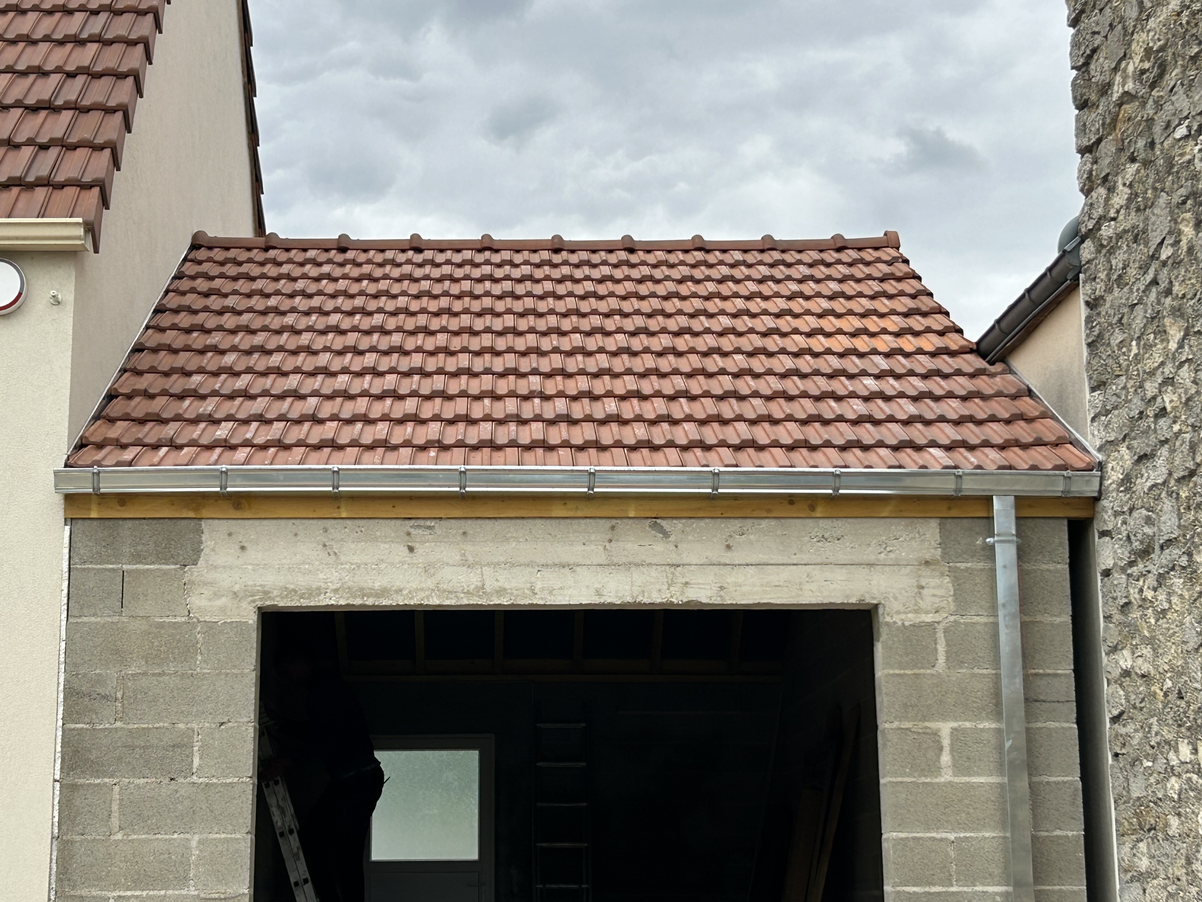 Réparation de toiture — tuiles et zinguerie à Reims — Carette Couverture Reims