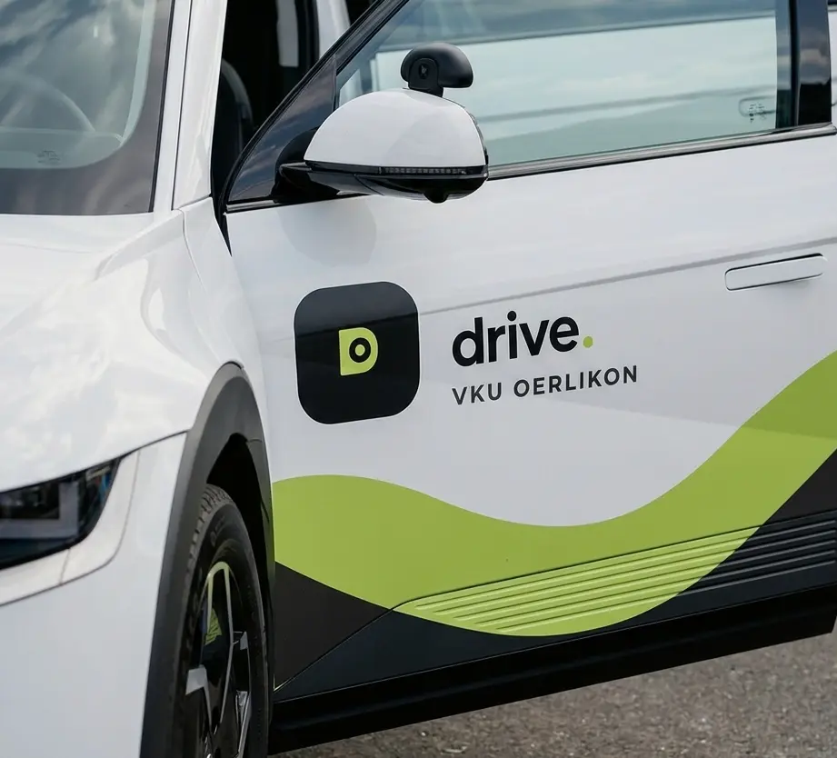 Drive VKU Oerlikon Fahrzeug mit Firmenbranding
