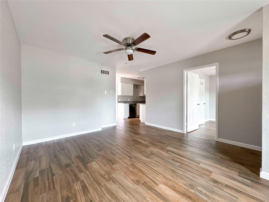 Duplex interior painting project in Santa Fe, TX — photo 3 of 5