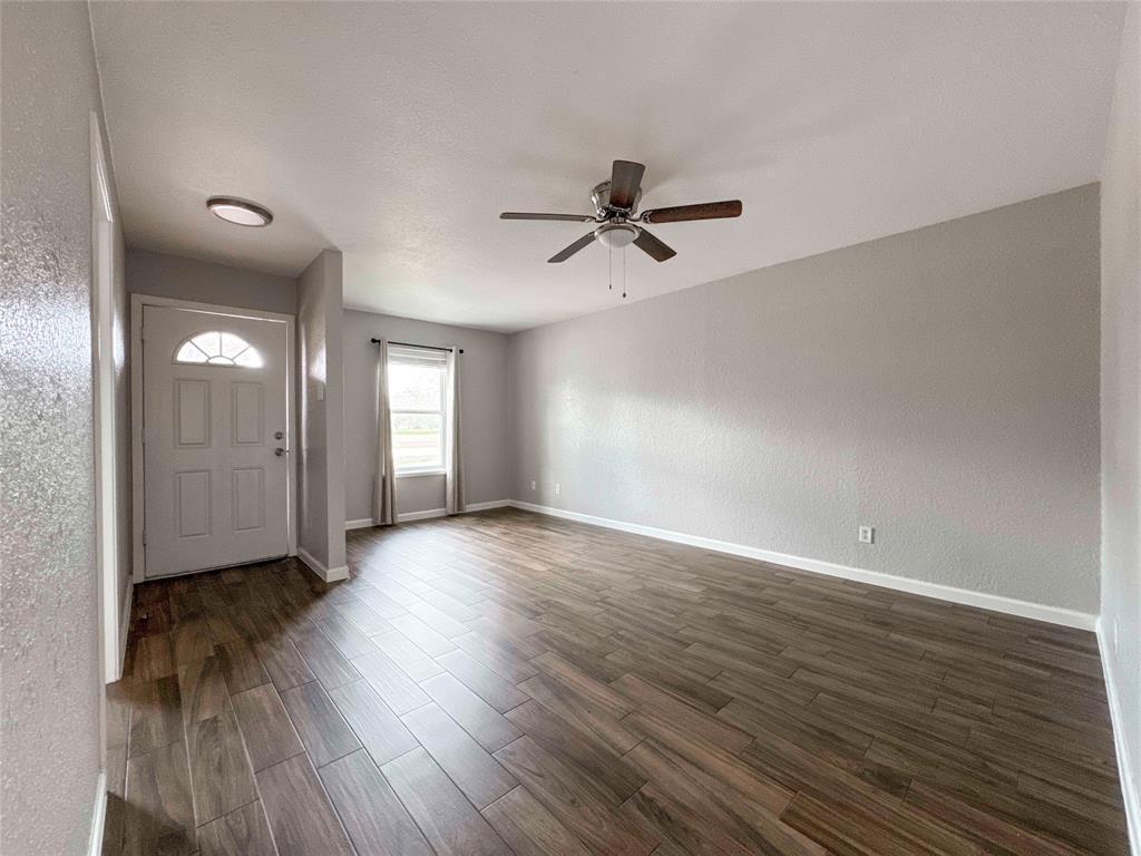 Duplex interior painting project in Santa Fe, TX — photo 1 of 5