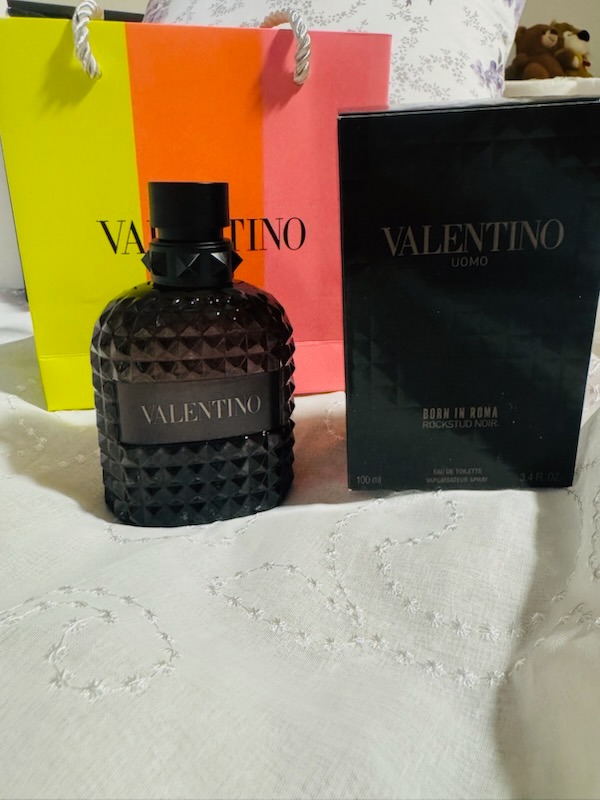 Valentino Uomo Born In Roma Rockstud Noir Eau De Toilette 100ml studded bottle with original box