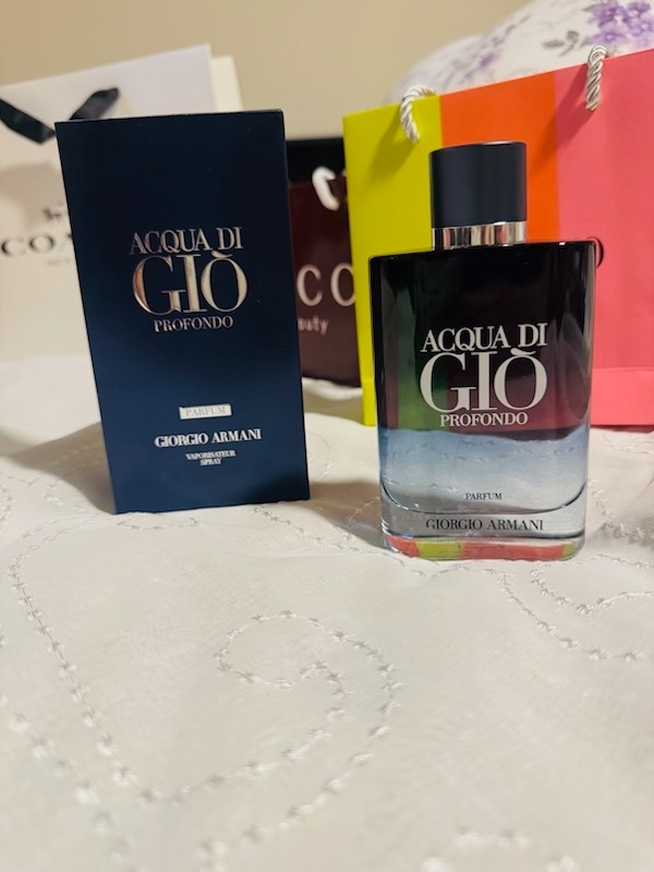 Giorgio Armani Acqua Di Gio Profundo parfum spray bottle with box