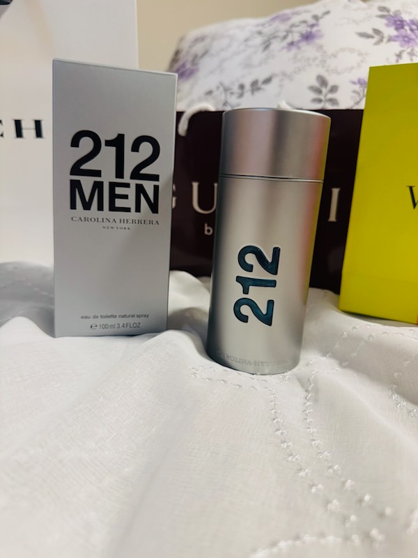 Carolina Herrera 212 Men Eau De Toilette 100ml spray bottle with original silver box