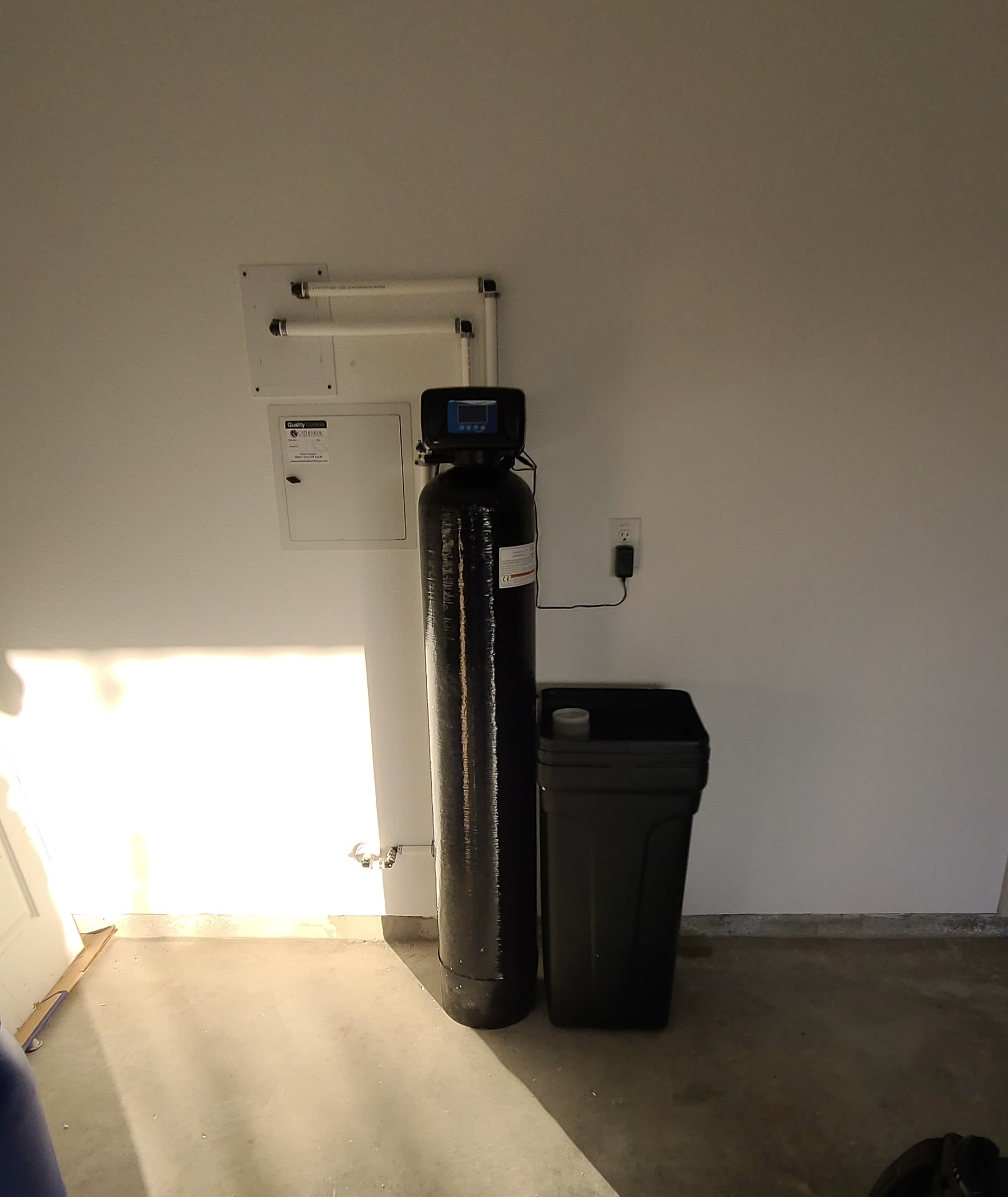 Brookwell water softener with digital control valve and compact brine tank