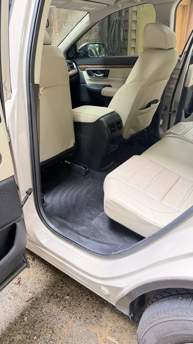 Honda CR-V rear seats and floor after an interior detail