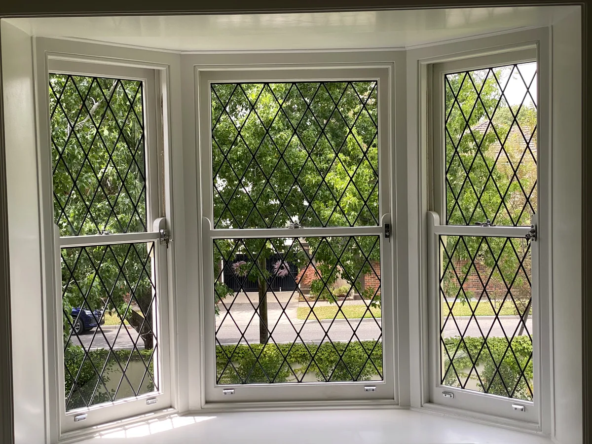 Clean leadlight bay window in a period home in Melbourne's east
